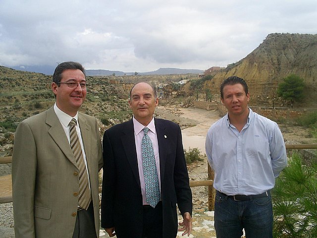 CHS y Ayuntamiento de Mula comprueban el buen estado del cauce del río a su paso por los Baños - 1, Foto 1