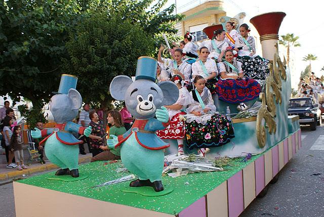 Luz y color con el tradicional Desfile de Puerto Lumbreras en el que han participado más de una treintena de carrozas y comparsas - 2, Foto 2