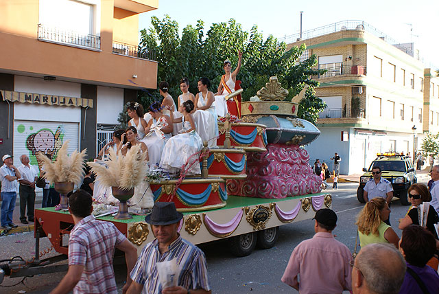 Luz y color con el tradicional Desfile de Puerto Lumbreras en el que han participado más de una treintena de carrozas y comparsas - 3, Foto 3