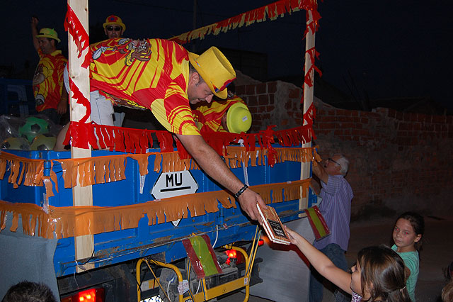 El desfile de carrozas da lustre a las fiestas de la Media Legua - 1, Foto 1