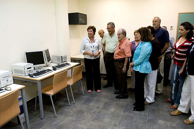 La Barriada Hispanoamérica estrena su renovado local social - 3, Foto 3
