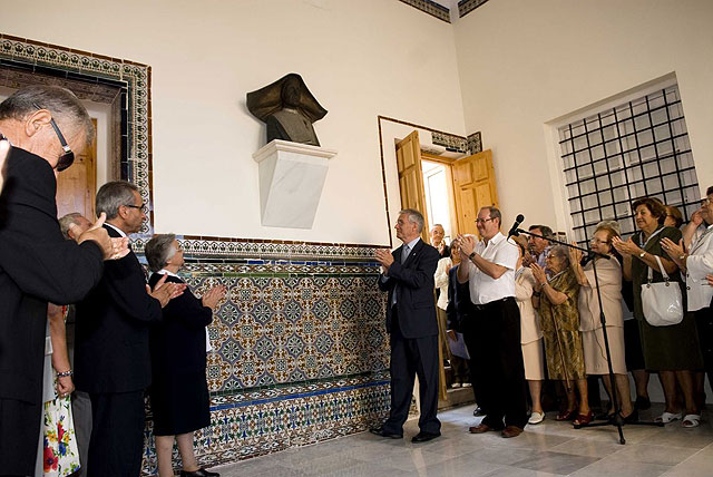 Sor Francisca Armendáriz preside la antigua entrada de la Misericordia - 1, Foto 1