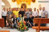 La plantilla de la U.D. Paretón realiza la tradicional ofrenda floral a Nuestra Señora del Rosario