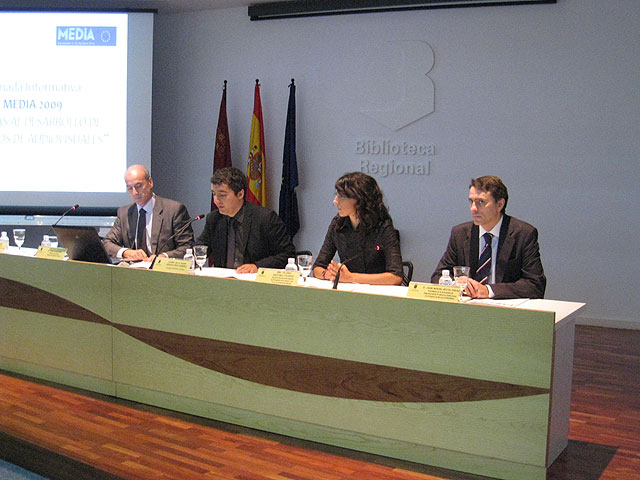 El director de la oficina Media Desk España, Jesús Hernández; el consejero de Cultura y Turismo, Pedro Alberto Cruz; la directora de  la Agencia de Promoción de la Cultura y las Artes de la Región de Murcia, Yolanda Martínez-Pacheco; y el Presidente de la Asociación de Empresarios de Producción Audiovisual de la Región de Murcia  (APROMUR), Juan Miguel Botía, Foto 1