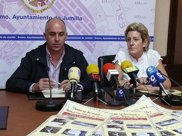 La calle Calvario acoge, este lunes 12 de octubre, la V Miniferia de Artesanía y Productos Típicos - 1, Foto 1