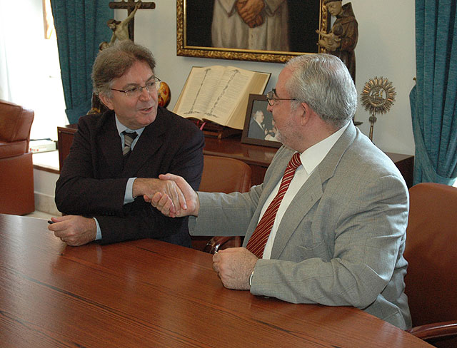 El Catedrático de la Universidad de Bolonia, Gilberto Antonelli, y el presidente de la UCAM, José Luis Mendoza, Foto 1