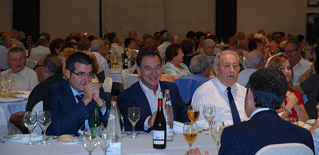 Bacuñana asiste a la comida organizada por la Asociación de Pensionistas y Jubilados 'Virgen del Rosario' de Torre Pacheco - 2, Foto 2