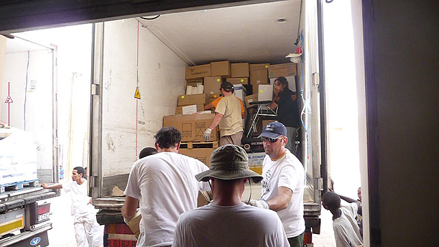 En Ruta Solidaria 2009. 04 octubre. Descarga en Nouakchott - 2