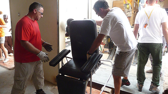 En Ruta Solidaria 2009. 04 octubre. Descarga en Nouakchott - 3