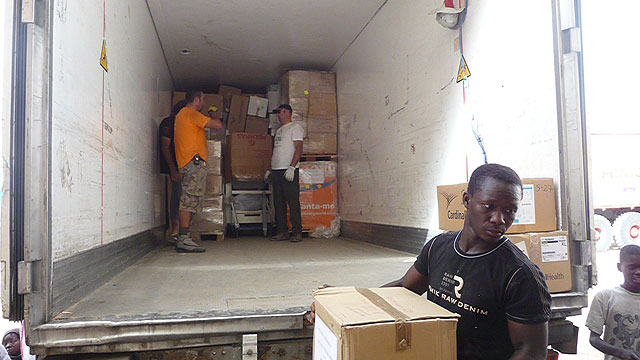 En Ruta Solidaria 2009. 04 octubre. Descarga en Nouakchott - 5