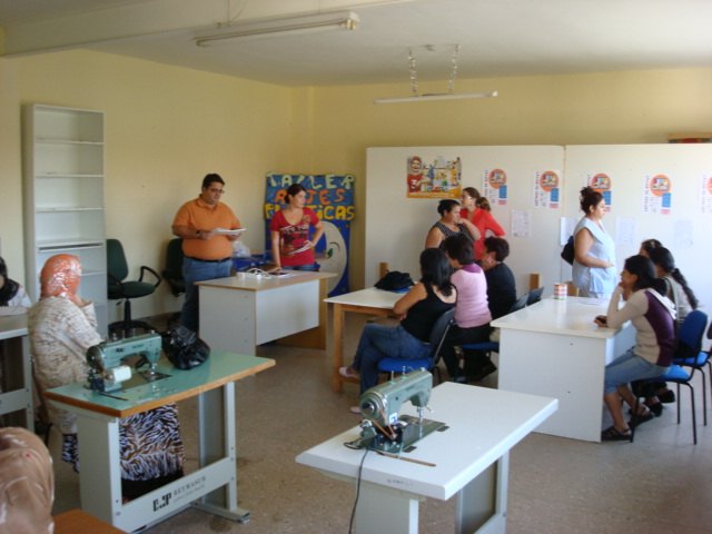 El concejal de Bienestar Social inaugura la nueva temporada del “Taller de Costura”, Foto 1