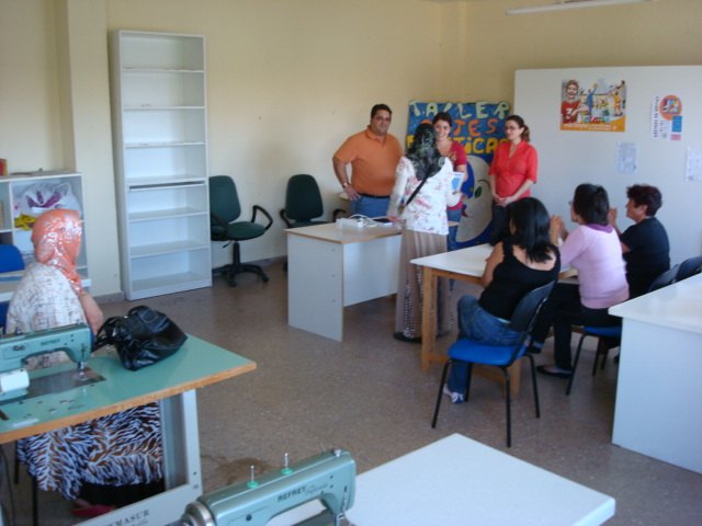 El concejal de Bienestar Social inaugura la nueva temporada del “Taller de Costura”, Foto 3