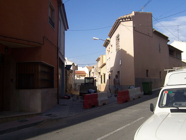 Las obras de sustitución de aceras, adoquinado y regeneración de servicios, que se están llevando a cabo en las calles Padre Bernardino, Estrella y Tinajerías, se encuentran en su última fase de ejecución, Foto 2