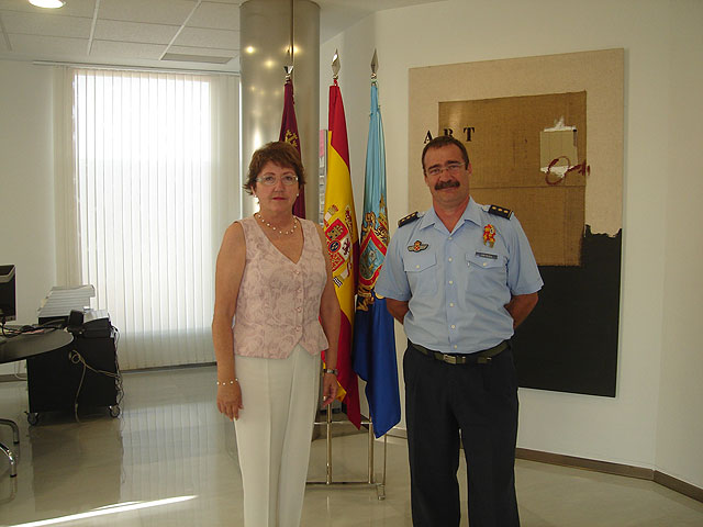 La alcaldesa, Pepa García recibe en el Ayuntamiento al nuevo coronel director de la AGA,  Juan Antonio Ortega - 1, Foto 1
