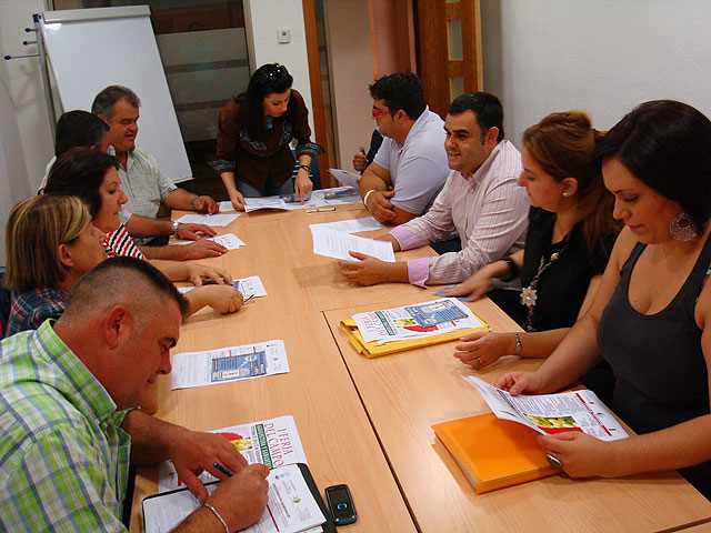 La Junta de pedáneos inicia los trámites para la adjudicación del servicio de cafetería en el Centro Social de Lébor - 1, Foto 1