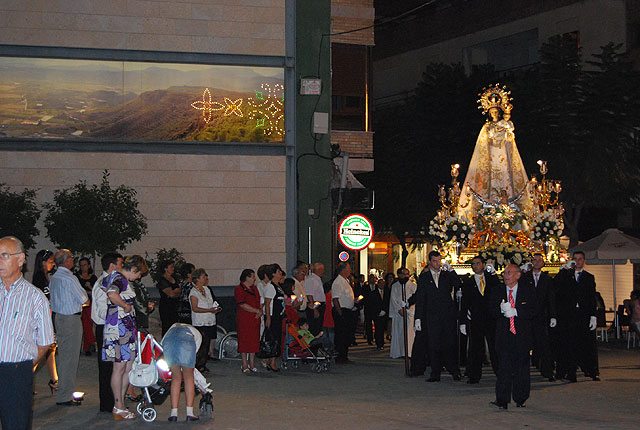 La imagen de Nuestra Señora del Rosario procesionó por las calles de la localidad, Foto 2