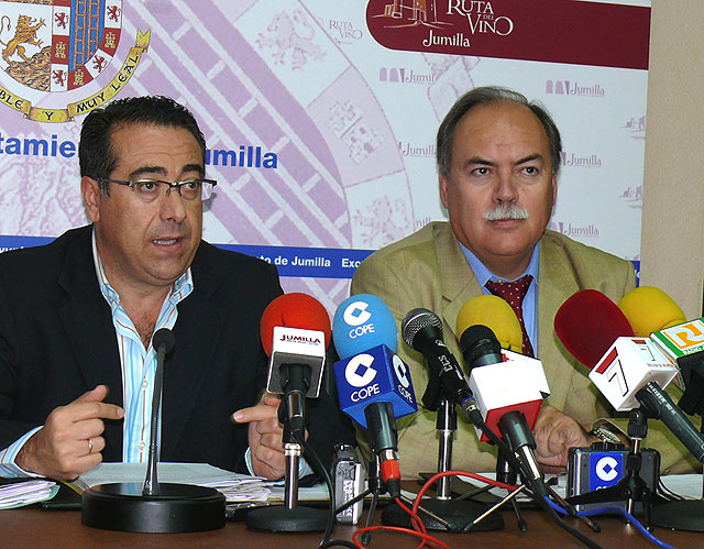 El diputado socialista Domingo Carpena denuncia, en Jumilla, la mala gestión sanitaria en la Región - 1, Foto 1