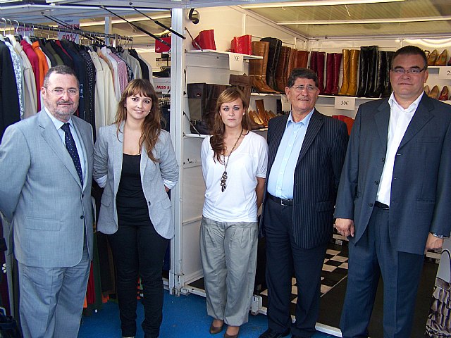 Águilas cuenta desde hoy con su primera Feria Outlet «Mercachollo 09» - 2, Foto 2