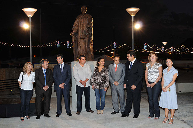 Caja Mediterráneo dona a Torre-Pacheco una escultura que representa el origen de las fiestas trinitario-berberiscas - 1, Foto 1