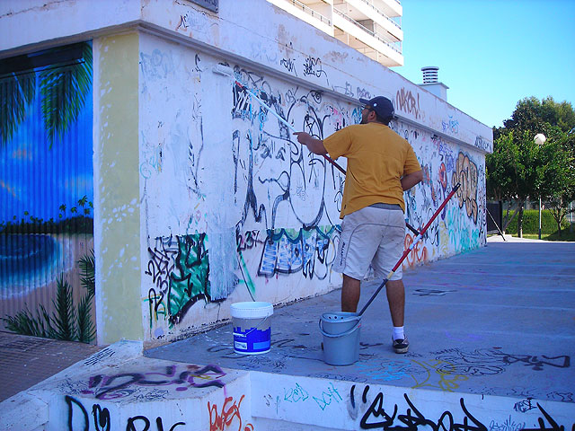 El Graff Obssesion borra las huellas de los que no respetaron los espacios habilitados por el Festival de graffiti - 1, Foto 1