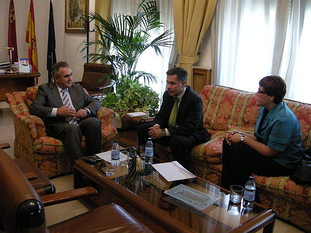 El delegado del Gobierno ofrece al alcalde de Ceutí la apertura de una Oficina del INSS y un acuerdo de colaboración con el SPEE - 2, Foto 2