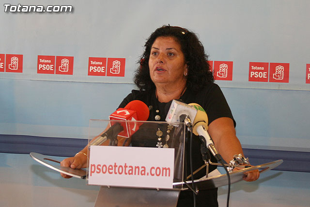 La concejal socialista Lola Cano ofreció una rueda de prensa para tratar asuntos de la actualidad política - 1, Foto 1