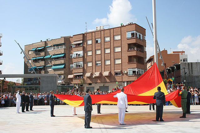 Valcárcel apela al simbolismo de la bandera española como “suma de sentimientos” y de “unión de los españoles” - 5, Foto 5
