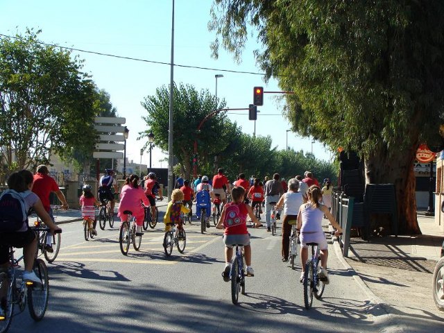 Casi 1.400 personas despiden los XXXI Juegos Deportivos del Guadalentín pedaleando por las calles de Lorca - 2, Foto 2
