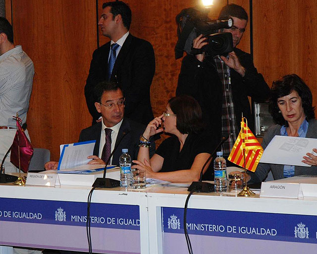 El consejero de Política Social, Mujer e Inmigración, Joaquín Bascuñana, durante la reunión de la Conferencia Sectorial de Igualdad, celebrada hoy en Madrid, Foto 1