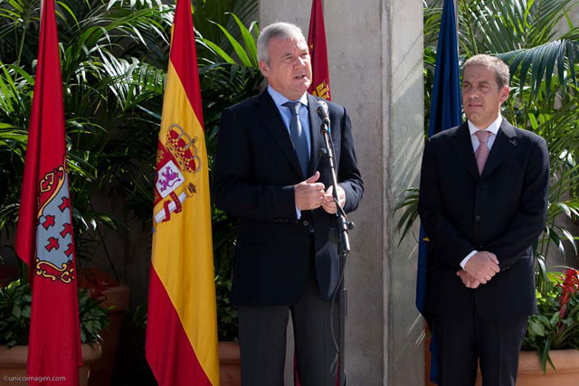 Inauguracin de la plaza de Adolfo Surez y aparcamiento de entrevas en Alcantarilla - 8