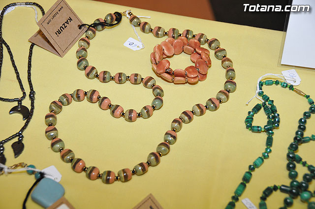 La concejal de Cultura inaugura la exposicin misionera y venta de artesana de las hermanas misioneras combonianas - 2