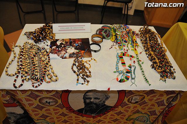 La concejal de Cultura inaugura la exposicin misionera y venta de artesana de las hermanas misioneras combonianas - 4