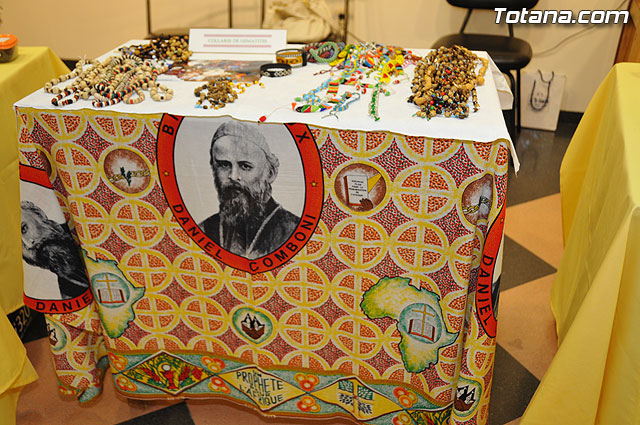 La concejal de Cultura inaugura la exposicin misionera y venta de artesana de las hermanas misioneras combonianas - 5