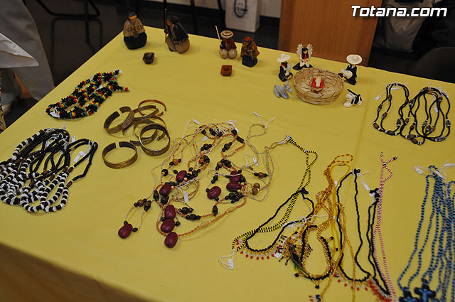 La concejal de Cultura inaugura la exposicin misionera y venta de artesana de las hermanas misioneras combonianas - 6