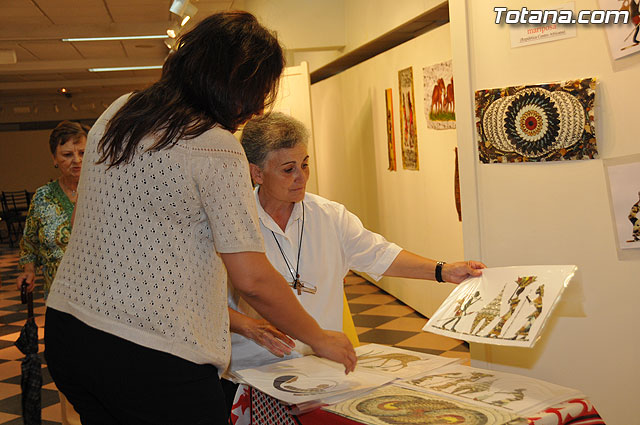 La concejal de Cultura inaugura la exposicin misionera y venta de artesana de las hermanas misioneras combonianas - 16