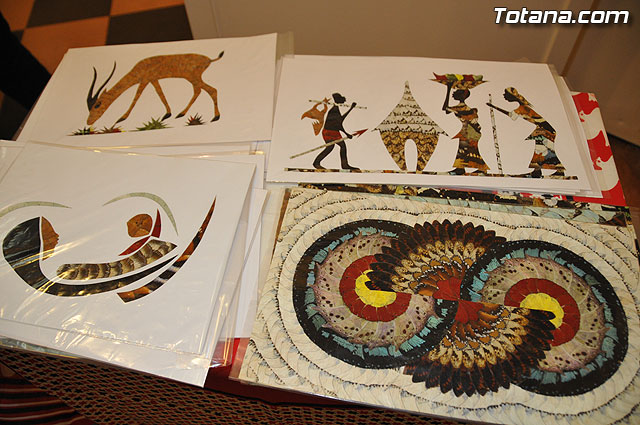 La concejal de Cultura inaugura la exposicin misionera y venta de artesana de las hermanas misioneras combonianas - 18