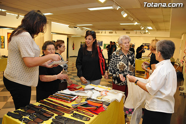 La concejal de Cultura inaugura la exposicin misionera y venta de artesana de las hermanas misioneras combonianas - 25