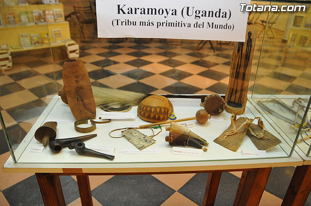 La concejal de Cultura inaugura la exposicin misionera y venta de artesana de las hermanas misioneras combonianas - 27