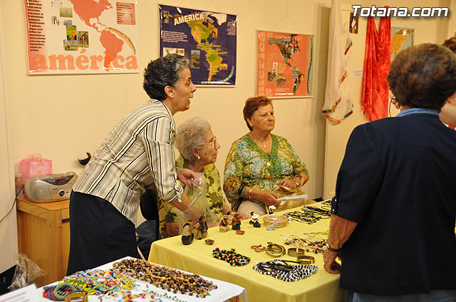 La concejal de Cultura inaugura la exposicin misionera y venta de artesana de las hermanas misioneras combonianas - 40