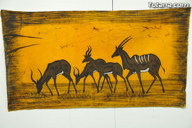 La concejal de Cultura inaugura la exposicin misionera y venta de artesana de las hermanas misioneras combonianas - 36