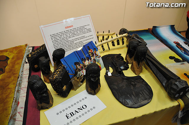 La concejal de Cultura inaugura la exposicin misionera y venta de artesana de las hermanas misioneras combonianas - 37