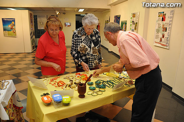 La concejal de Cultura inaugura la exposicin misionera y venta de artesana de las hermanas misioneras combonianas - 43