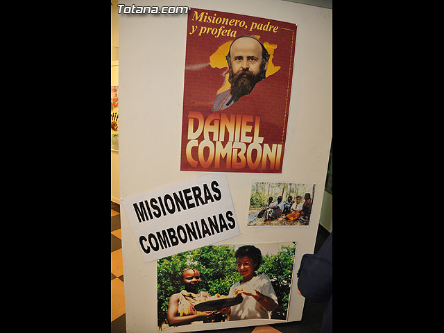 La concejal de Cultura inaugura la exposicin misionera y venta de artesana de las hermanas misioneras combonianas - 45