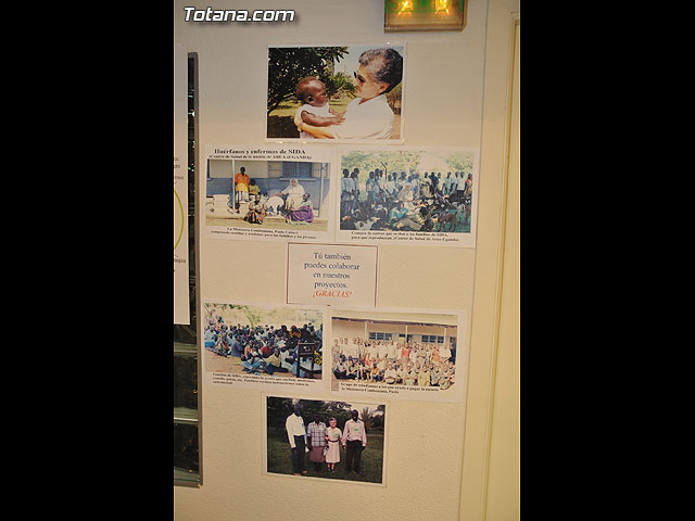 La concejal de Cultura inaugura la exposicin misionera y venta de artesana de las hermanas misioneras combonianas - 46