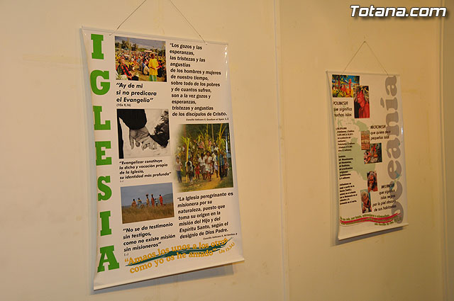 La concejal de Cultura inaugura la exposicin misionera y venta de artesana de las hermanas misioneras combonianas - 47