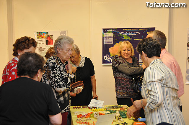 La concejal de Cultura inaugura la exposicin misionera y venta de artesana de las hermanas misioneras combonianas - 48