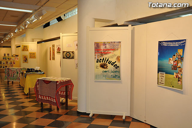 La concejal de Cultura inaugura la exposicin misionera y venta de artesana de las hermanas misioneras combonianas - 51