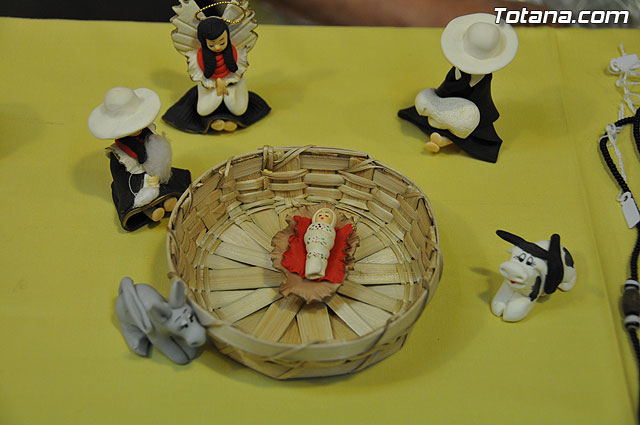 La concejal de Cultura inaugura la exposicin misionera y venta de artesana de las hermanas misioneras combonianas - 57