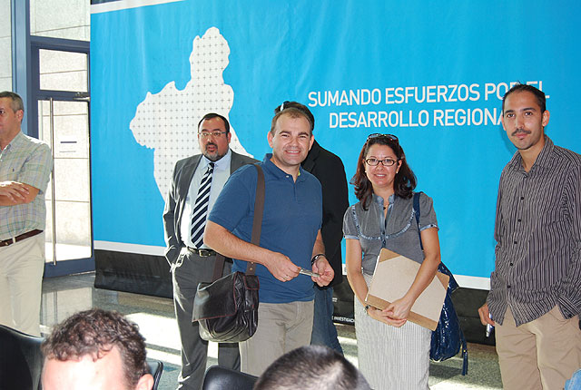 El alcalde de Totana y la concejal de Fomento y Empleo asisten al V Encuentro Anual de la Red Regional “PuntoPyme”, Foto 2
