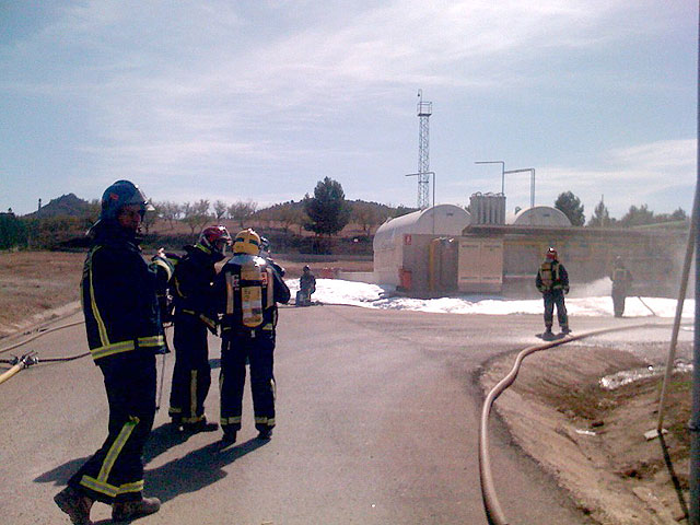 Imagen del simulacro realizado en la plata satélite de gas del municipio de Yecla a la que ha asistido el director general de Industria, Energía y Minas, José Francisco Puche, Foto 1